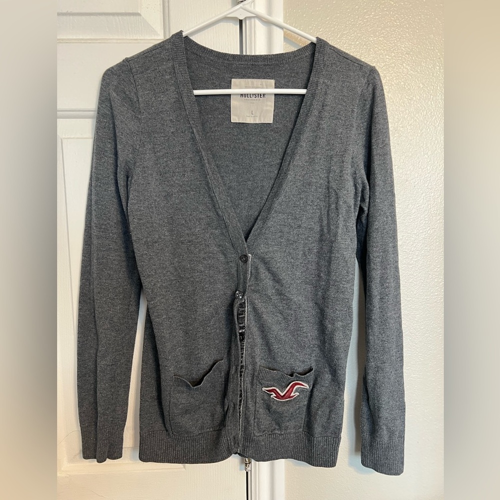 Hollister Vintage Y2K 2000s Button Down Fitted Cardigan in Gray Seagull Patch